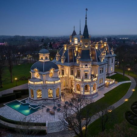 Botaniq Castle Of Tura - Small Luxury Hotels Of The World エクステリア 写真