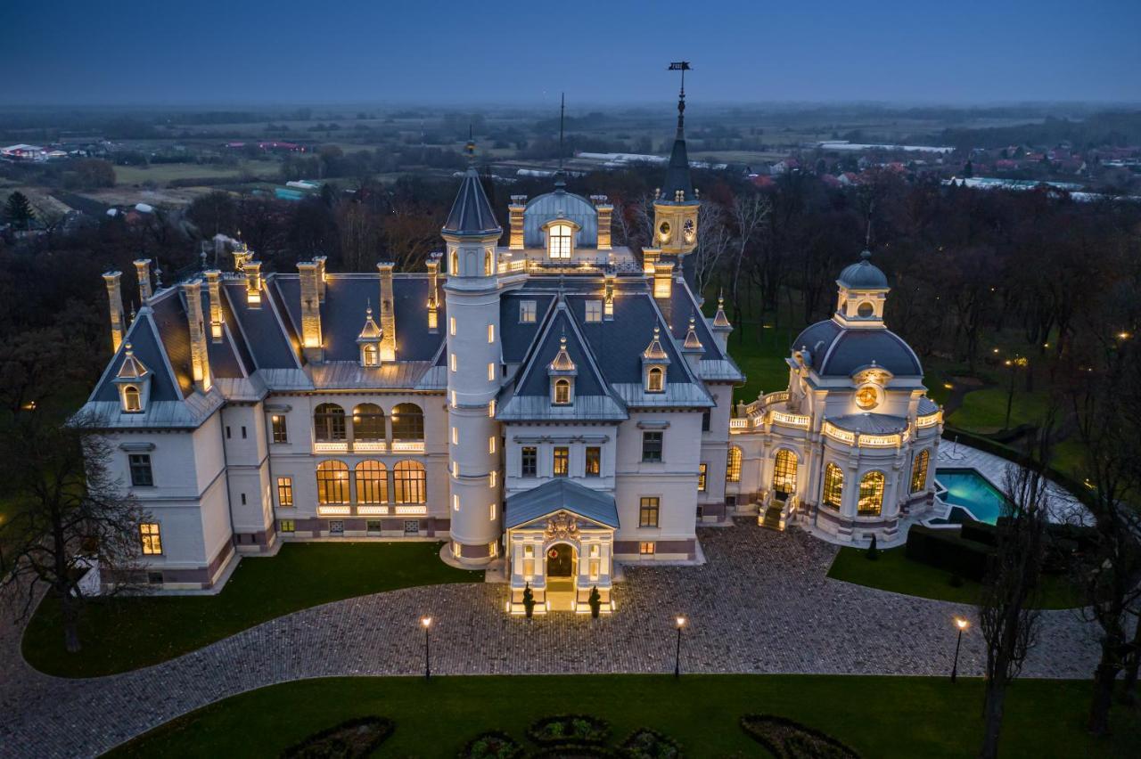 Botaniq Castle Of Tura - Small Luxury Hotels Of The World エクステリア 写真
