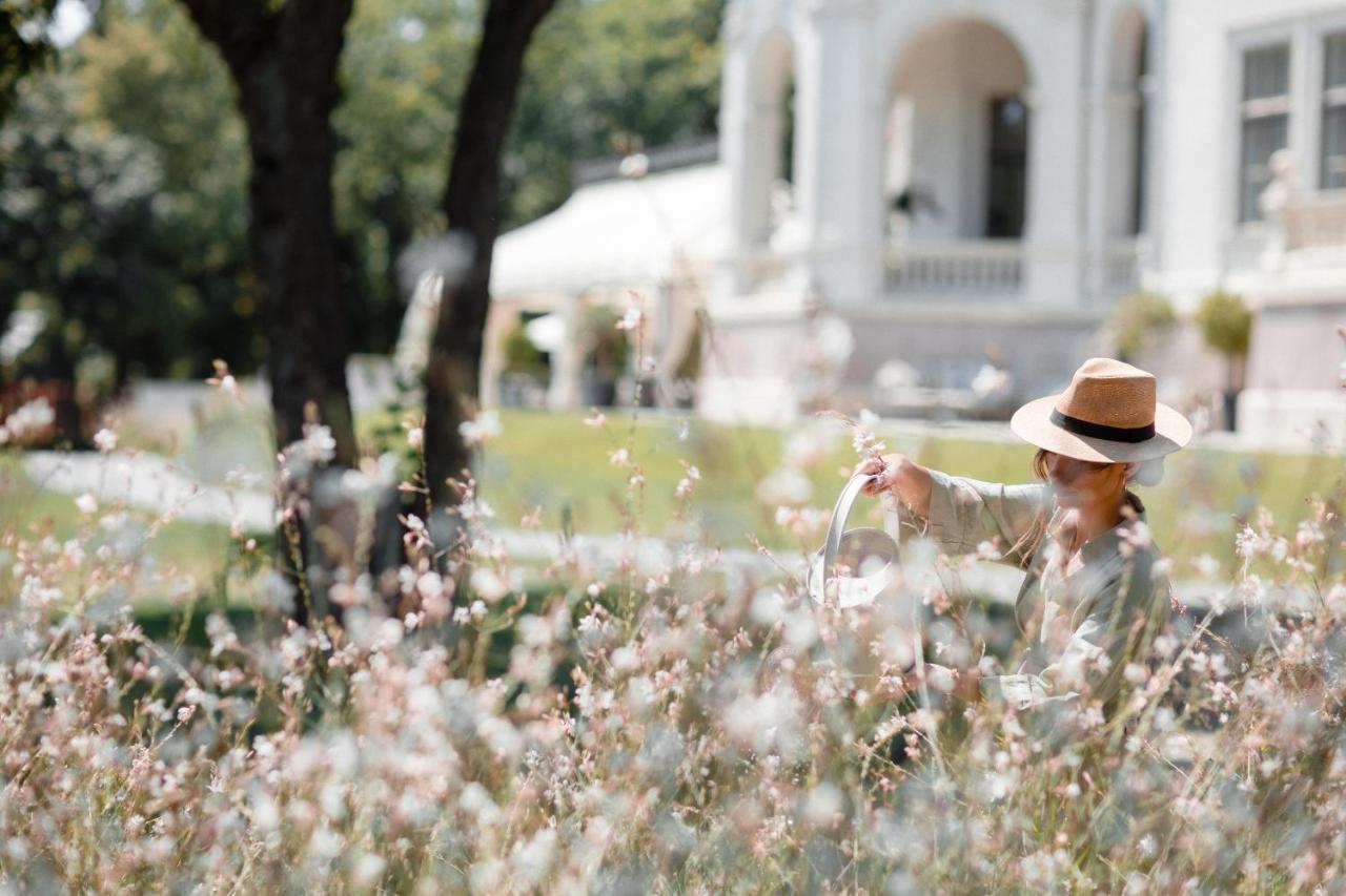 Botaniq Castle Of Tura - Small Luxury Hotels Of The World エクステリア 写真